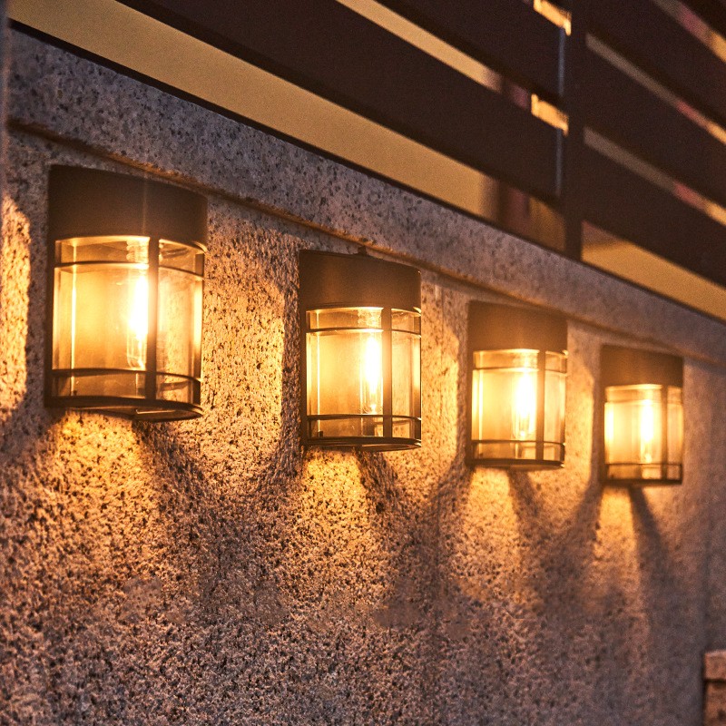 LED-owa solarna lampa ogrodowa – Smart Garden Fence recenzja i cena